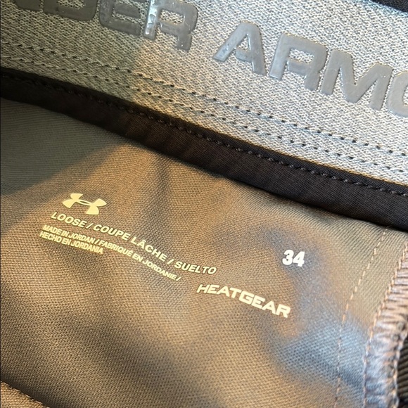 Under Armour Black Flat Front Shorts Relaxed Fit - Picture 3 of 4